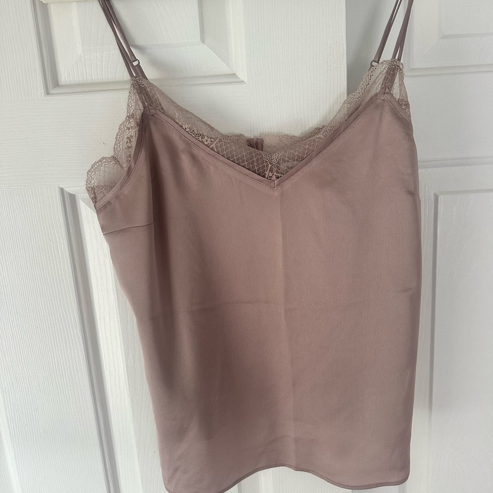 Unworn American Eagle Elegant Lace Trimmed Mauve Cami Top (Size Medium)